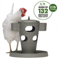 Snacktårn til høns i genbrugsplast