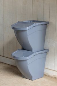 Foderkasse inkl. låg, stabelbar - 2 str